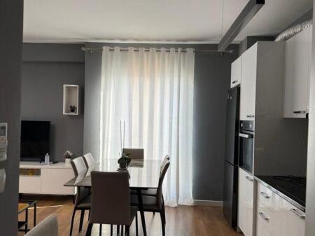 BULEVARDI I RI, APARTAMENT 2+1 PER QERA.