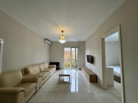 Jepet me qera 2+1 mobiluar ashensor 648 eu te treni