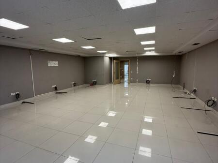 AMBIENT ZYRE 210M2 PER QERA NE BLLOK