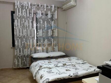 Shitet, Apartament 2+1+2, Stacioni i Trenit