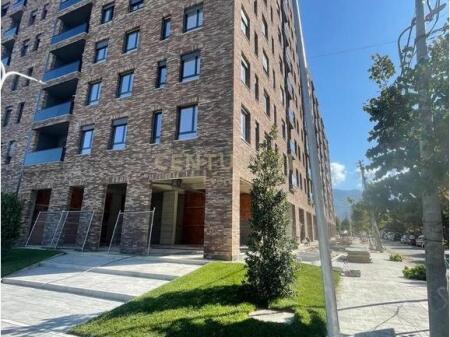 Shitet apartament 2+1+2 në zonën “5 Maji”, Tiranë.