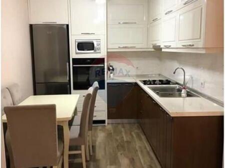 APARTAMENT 1+1 ME QIRA PRANE GJIMNAZIT PARTIZANI !