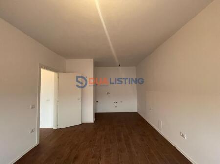 Jepet me qira ambient zyre në zonën e Pazarit të Ri!