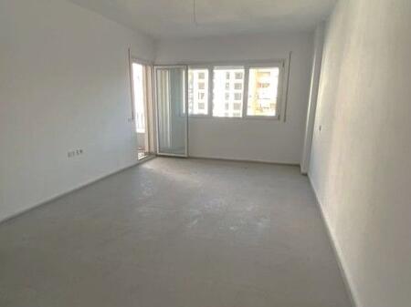 Shitet, Apartament 1+1 – Rruga Qemal Stafa, Pazari i Ri