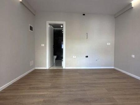 Shitet Garsionere – Pranë Ambasadës Amerikane