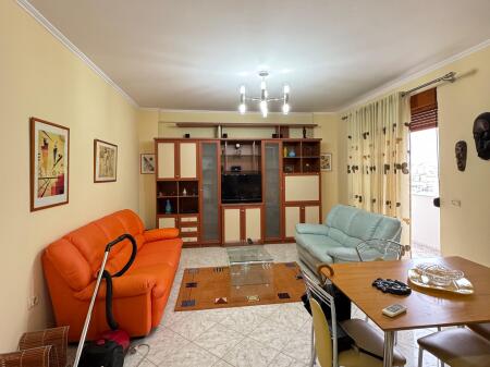 Apartament 1+1,me qira Rruga e Portit