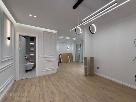 SHES APARTAMENT 1+1 ME VERANDE-KOMPLEKSI FRATARI!