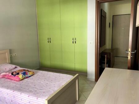 Jepet me qera apartamenti 1+1 ,Rruga Haxhi Hysen Dalliu, prane Prokurorise ,prane Kmy  Cmimi: 500 mije leke