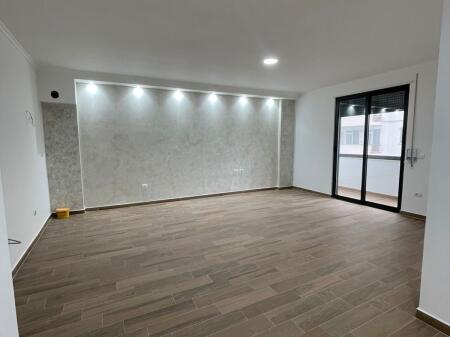 🏡 APARTAMENT ME QERA 3+1+2+3 BALLKONE UJESJELLSI DURRES