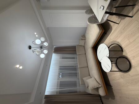 Jepet me qera apartament 2+1 i mobiluar + garazh Rruga Myslym Shyri