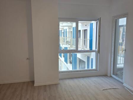 ZYRE ME QERA 100 M2 ZOGU I ZI 1000 EURO