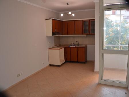 Jepet me qera apartament 1+1 në Fresk!