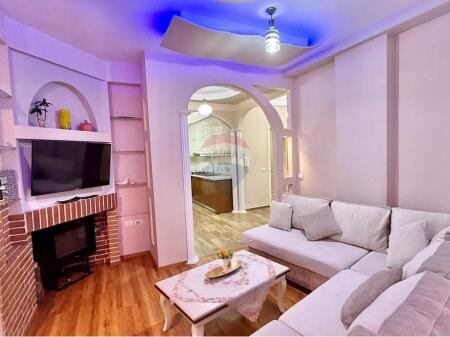 APARTAMENT 1+1 ME QIRA PRANE GJIMNAZIT PARTIZANI !