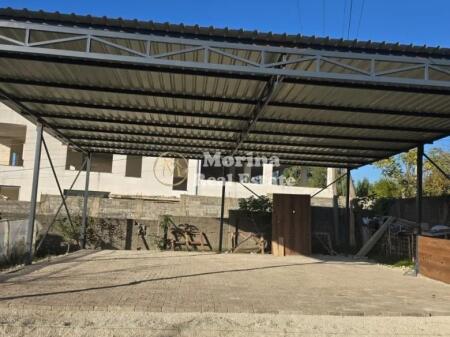 Affitto, Locale Commerciale/Magazzino, a Peze Helmes, 500 euro/mese.