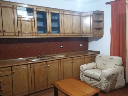 2+1 me qera ne Allias     Jepet Shtepi  me qera,    ne Vile 2+1    Vile: 3 Kateshe  zona: Spitali / Allias / Tufine      Siperfaqe Neto: 90  m2  Siperfaqe BRUTO: 90 m2    Kati 2  Nuk ka Ashensor  2 Dhome Gjumi  1 Tualet     Tualet me Aspirator    Mobiluar  Nuk ka kondicioner  Prona nuk ka parking te perfshire    ID   13916       460Euro  (  Muaji i Pare      + 1 Garanci