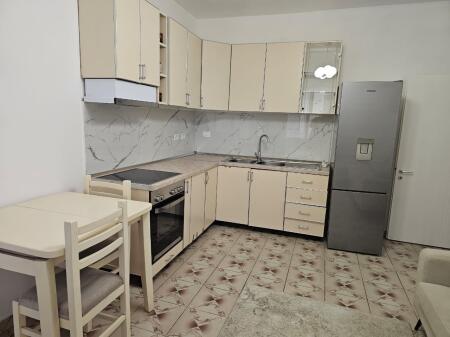 JEPET ME QIRA 2+1, AFËR RAJONIT TË POLICISË