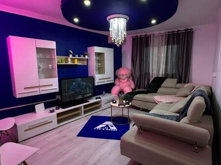 Pazari i ri, okazion shitet shtepi private dy kateshe 280,000 euro