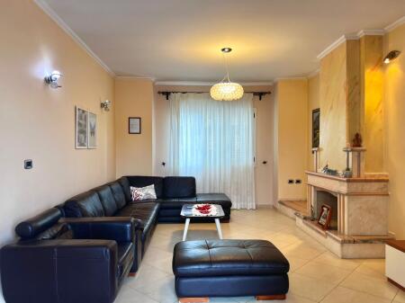 Penthouse 4+1+2wc & 2 Ballkone me Qera - Kisha Ortodokse, Vlore