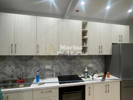 Appartamento 1+1, a Selite, dietro la Scuola Marin Barleti, 400 euro/mese