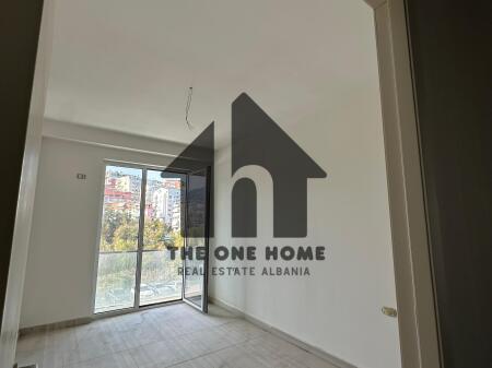 Super Ap.Shitje 2+1+2 Radisson _Liqeni That (Pamje nga Liqeni )