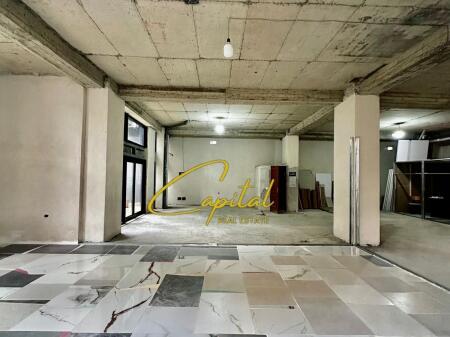 AMBIENTE COMMERCIALE IN AFFITTO 210 M2 BRRYLI 180.000 LEKE