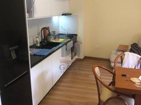 Shitet apartament 1+1 pranë Spitalit – Kati i 3-të