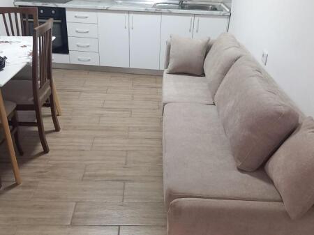 Apartament 1+1 me qira tek Barrikadat