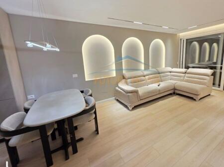 SHITET APARTAMENT 2+1+2 TEK ISH EKSPOZITA