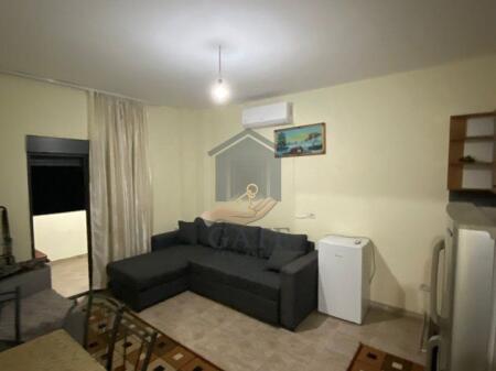 Shitet apartament 2+1 me 2 tualete dhe 2 ballkone në zonën e Golemit, pranë Hotel Murrizi 2.