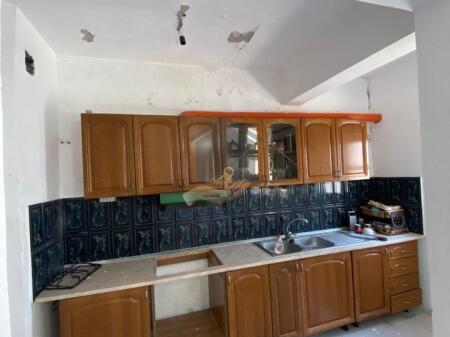 Shitet apartament 2+1 në Lagjen 18, Durrës