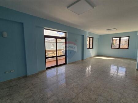 Ofrohet per qira ambient per zyra ne Rrugen Fadil Rada, ATSH.