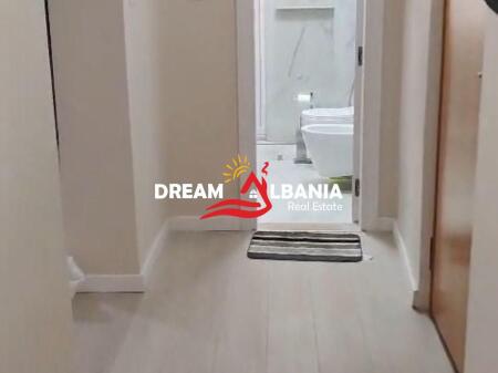 Ambjent zyrash me qera prane Kryqezimit te 21 Dhjetorit, Tirane ID (42611394)