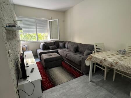 Apartament me qera te Rruga e Kosovareve !