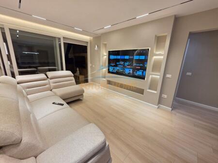 Shitet apartament 2+1+2 prane Ish Ekspozita Tirane