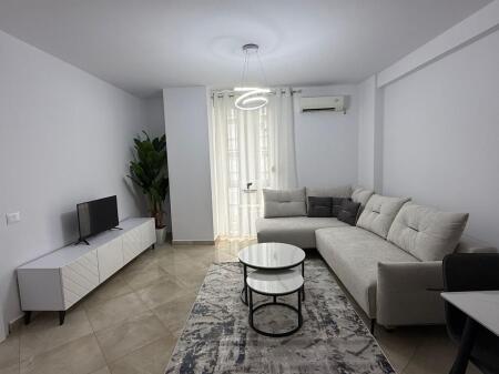 APARTAMENT ME QERA 2+1 RRUGA E BARRIKADAVE 85.000 LEKE