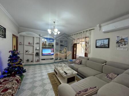 Shitet, Apartament 2+1,tek Shkolla "Qemal Mici" , Durres!