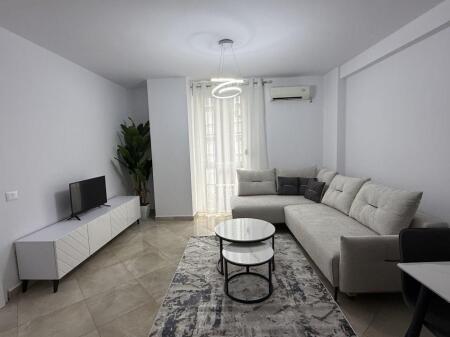 APARTAMENT ME QERA 2+1 RRUGA E BARRIKADAVE 1.000 EURO