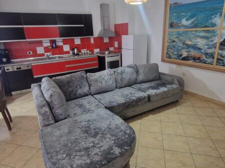 Jepet me qera apartament 2+1+2 tualete te 21 dhjetori
