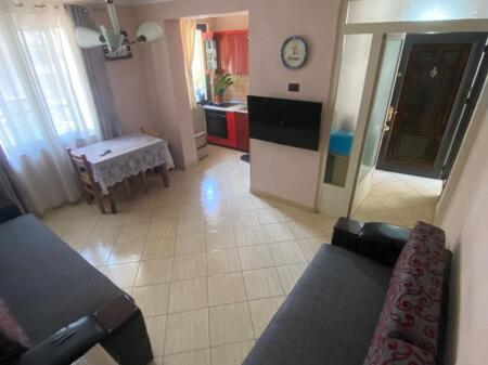 Shitet apartament 1+1 afer Shkolles “Bajram Curri”, Tiranë
