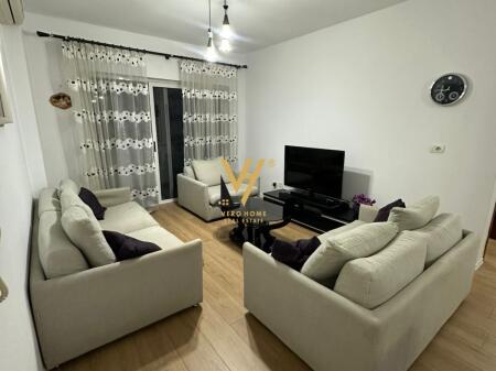 JEPET APARTAMENT 2+1 ME QIRA TE STADIUMI DINAMO 850 EURO