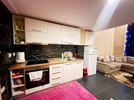 Shitet, Duplex, Liqeni i Thatë, Tiranë