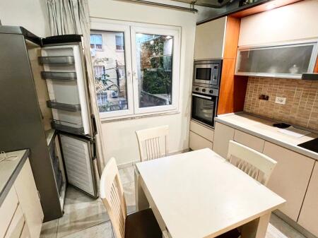 Jepet me qira 2+1 tek rruga e Elbasanit ,Drejtoria e Higjenes