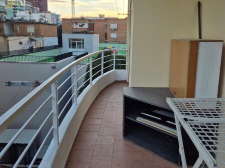 🏡 Apartament 2+1 me qira – Rruga “Him Kolli”, Tiranë