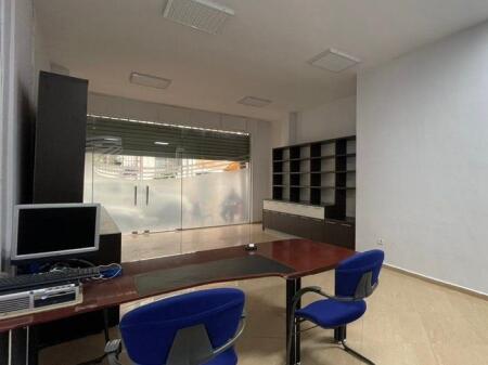 AMBIENT KOMERCIAL PER SHITJE NE ZONEN E PAZARIT TE RI