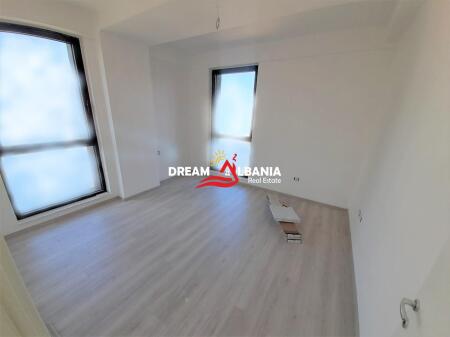 Jepet me qera ambient zyre ne Myslym Shyri prane Someg (ID 4261867)