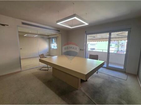 AMBIENT BIZNESI PER SHITJE TEK LIBRI UNIVERSITAR!