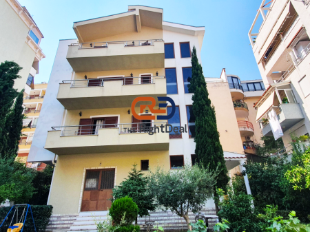 Te Kodra E Diellit,Shitet Vile Kater Kateshe Me Lokacion Perfekt!!