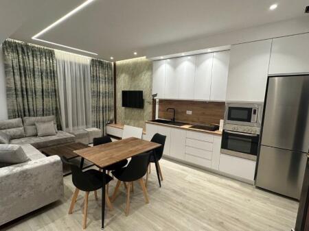 APARTAMENT ME QERA 1+1 ZOGU I ZI 70.000 LEKE