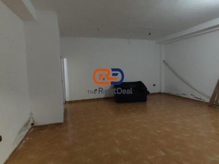 A Kodra E Diellit, Viene Affittato Un Negozio Adatto Per Diverse Attività Commerciali!!