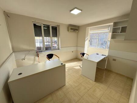 Appartamento 2+1 in Affitto per Uffici 📍 Via Kavaja, di fronte alla Policlinica n.9 🏢 2° piano, edificio esistente 💶 500 euro al mese